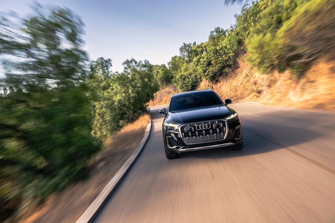 Audi Q7 Black Canyon Motion