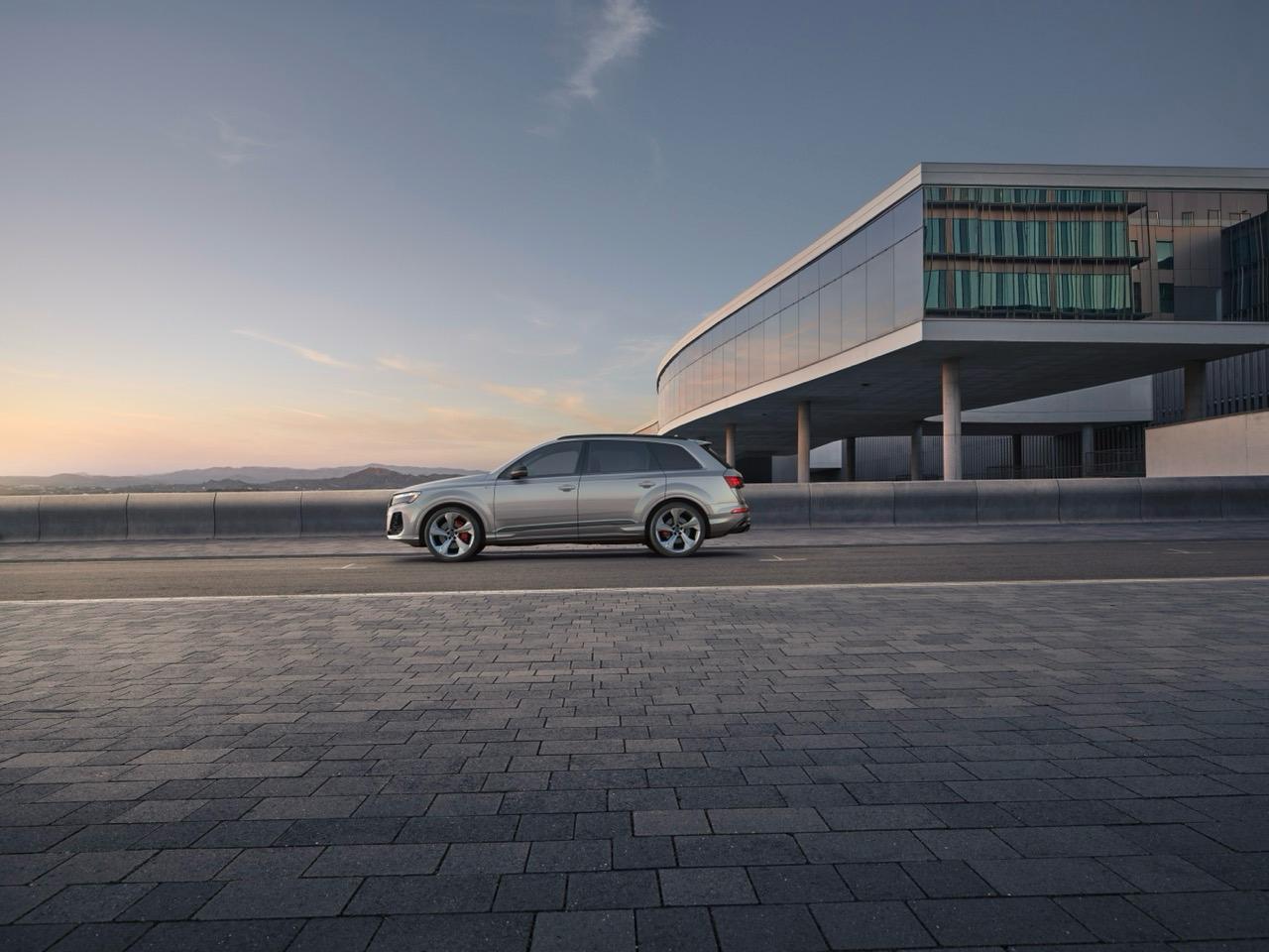 Audi Q7 Side Profile