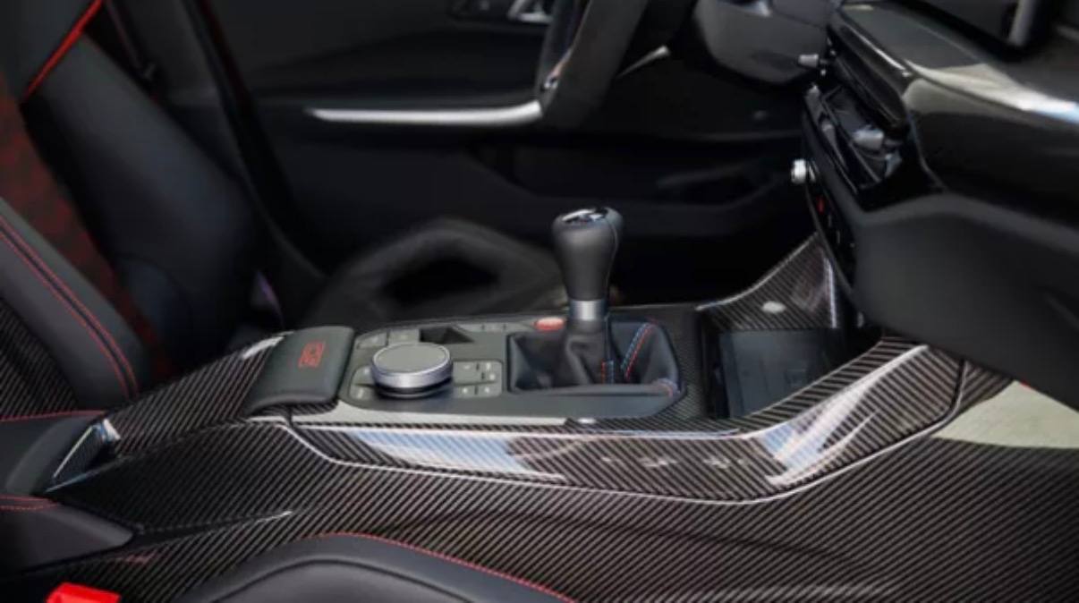 BMW 2027 M3 CS Handschalter center console and shifter