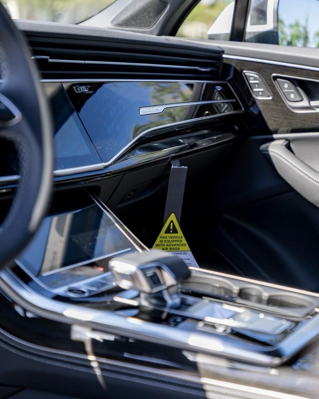Audi Q7 interior detail