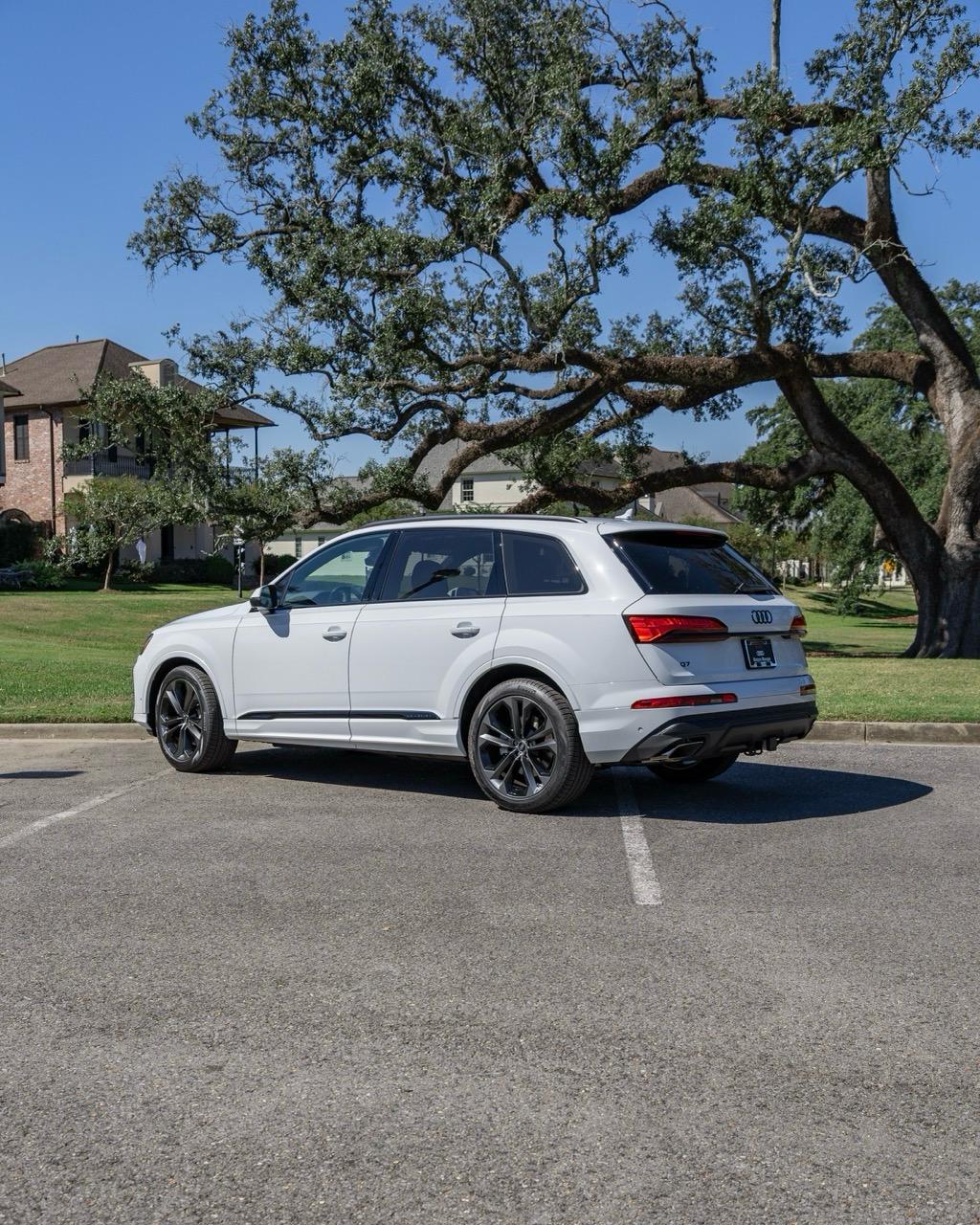 White Audi Q7 rear three-quarter view